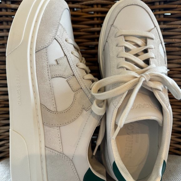 Ferragamo Men's Low cut sneaker with Gancini outline Size 10